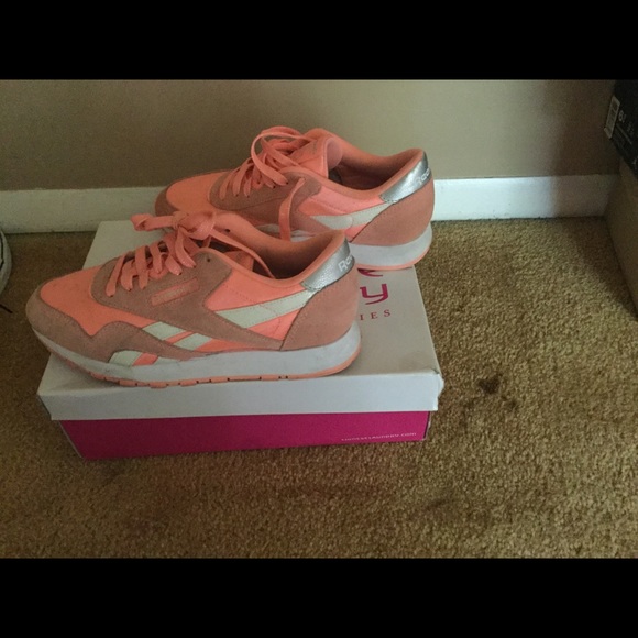 Reebok - Picture 3 of 4